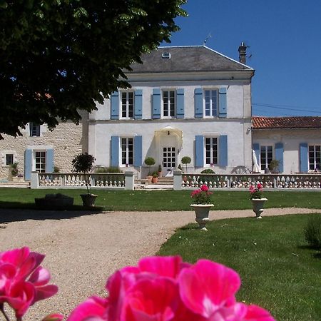 فندق Le Four A Pain Saint-Jean-dʼAngély المظهر الخارجي الصورة