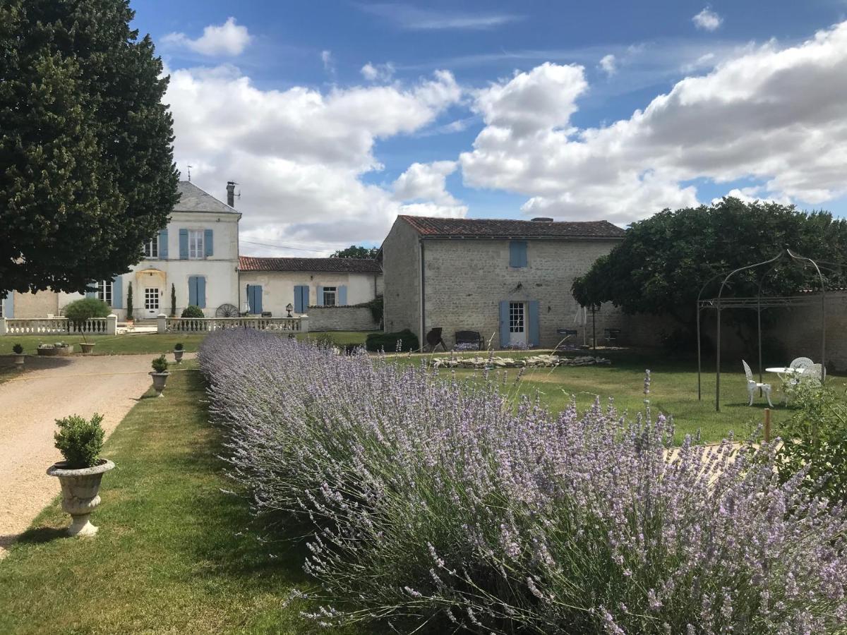 فندق Le Four A Pain Saint-Jean-dʼAngély المظهر الخارجي الصورة