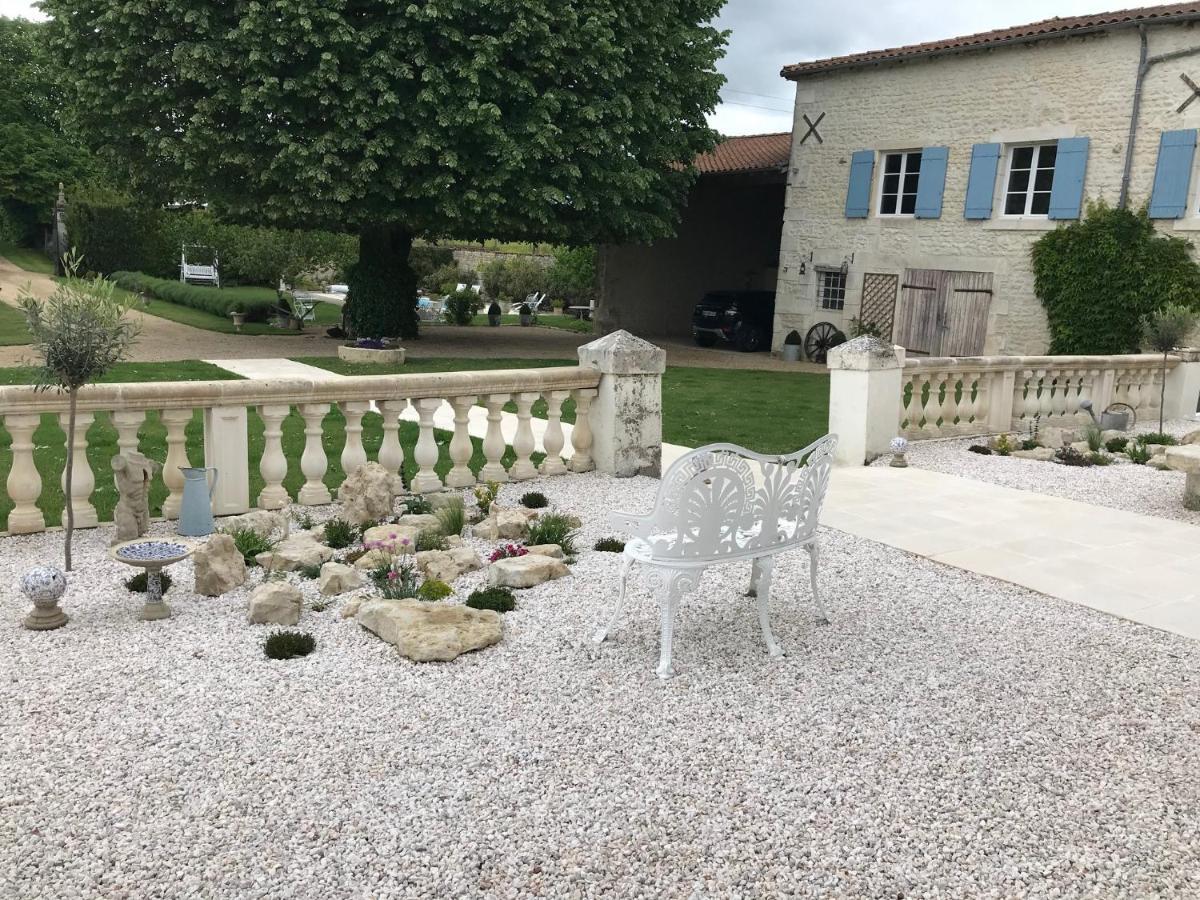 فندق Le Four A Pain Saint-Jean-dʼAngély المظهر الخارجي الصورة