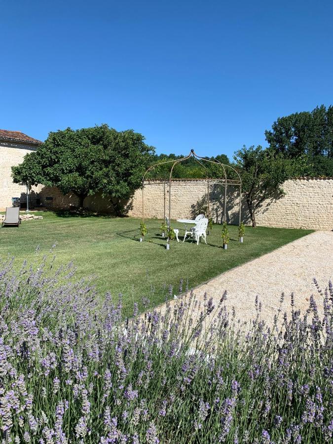 فندق Le Four A Pain Saint-Jean-dʼAngély المظهر الخارجي الصورة