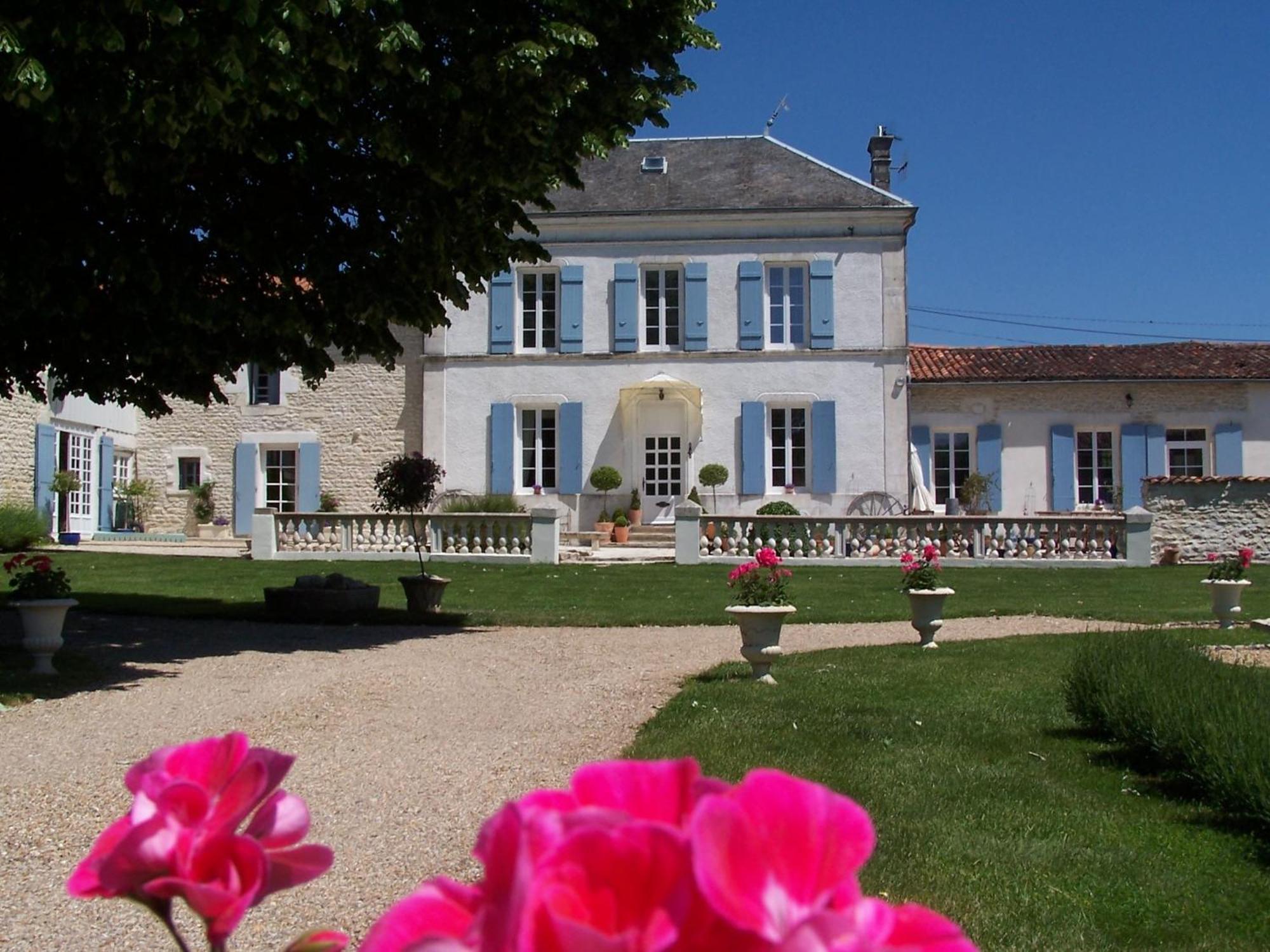 فندق Le Four A Pain Saint-Jean-dʼAngély المظهر الخارجي الصورة