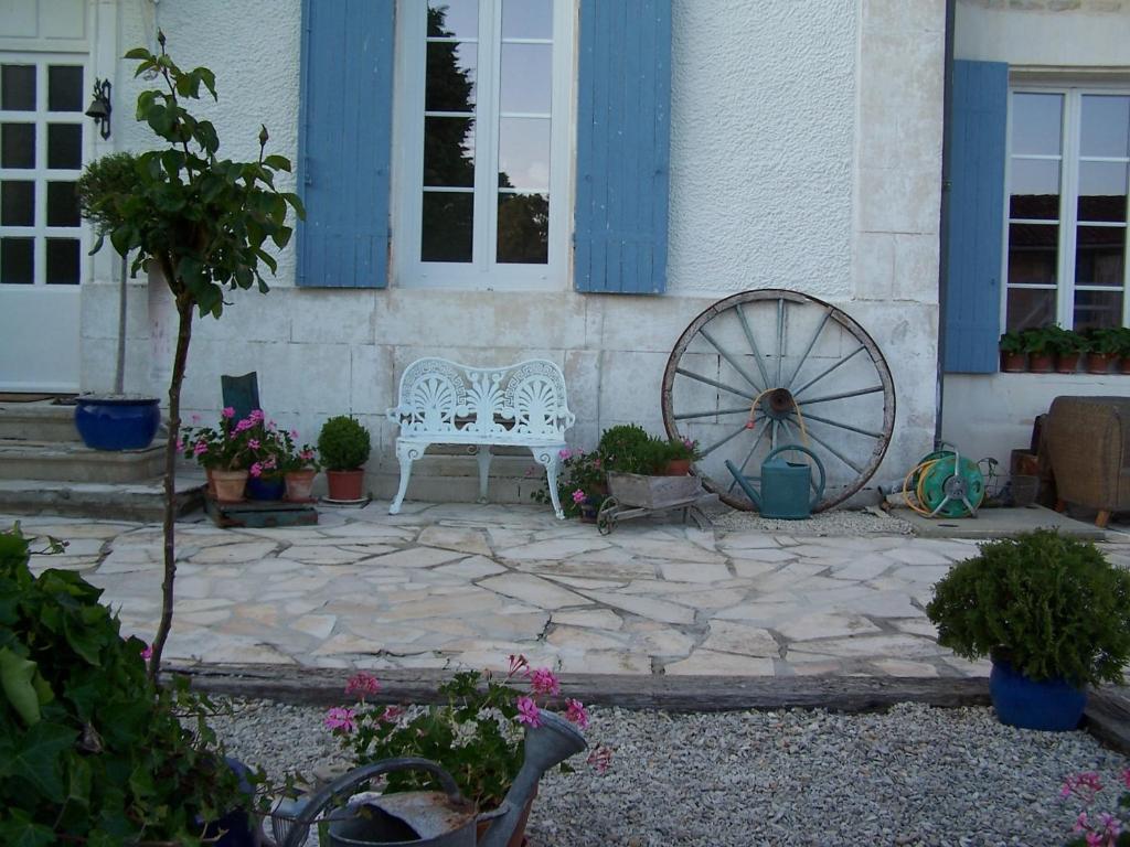 فندق Le Four A Pain Saint-Jean-dʼAngély المظهر الخارجي الصورة